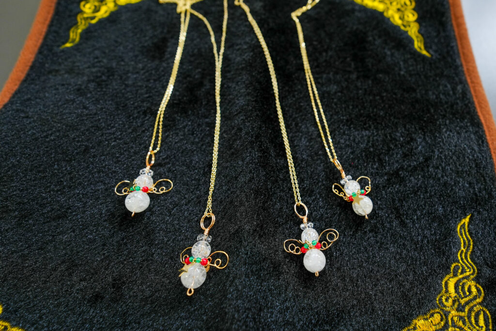 松戸の大人のカルチャースクール：天然石とワイヤーアート　参加者の完成品