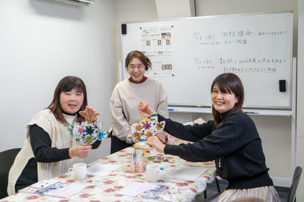 松戸の大人のカルチャースクール:ディンプルアート講座の様子