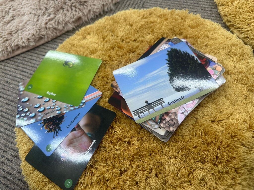 熊澤典子先生のワークショップで使用する写真と言葉が描かれたカード